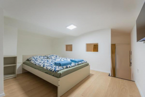 Cute gallery flat in Budapest, Autumn